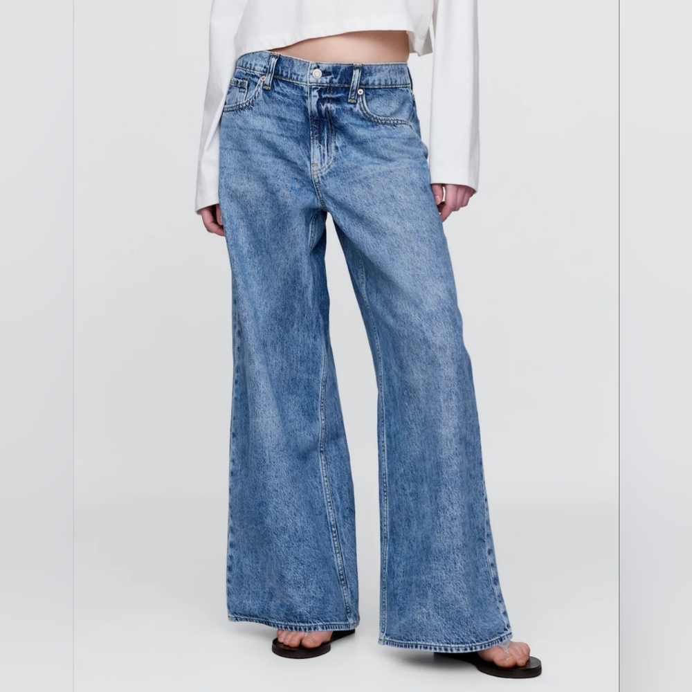GAP NWOT Low Slung Extra Baggy Jeans In Light Indigo